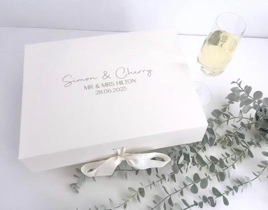 'Mr & Mrs' wedding gift box